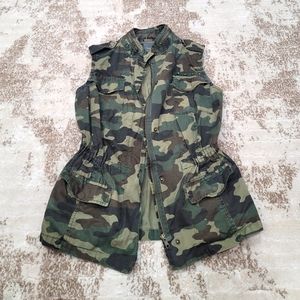☘️ 3/$18 Army Camo Vest